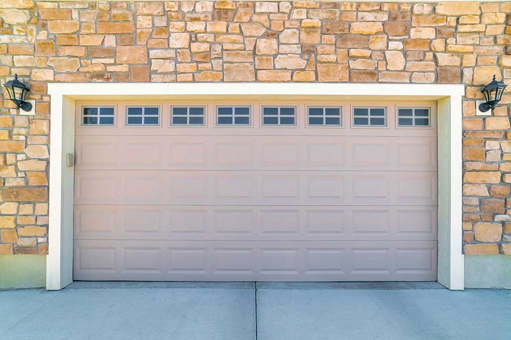 Benefits Of Hiring A Professional Garage Door Repair Service | New ...